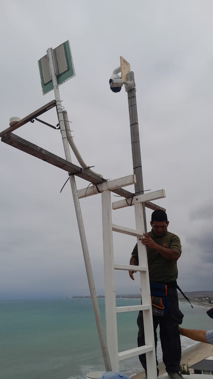 Nuestra primera cámara en Ecuador ya está operativa en Playa Ballenita